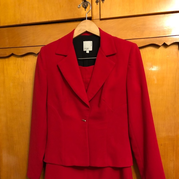 Like New! Kay Unger Designer Red Suit Sz 6 - Picture 1 of 5